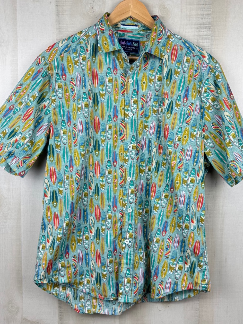 Charleston Threads Men’s Lt Green Hawaiian Camp Shirt Retro Surfboards Sz Medium